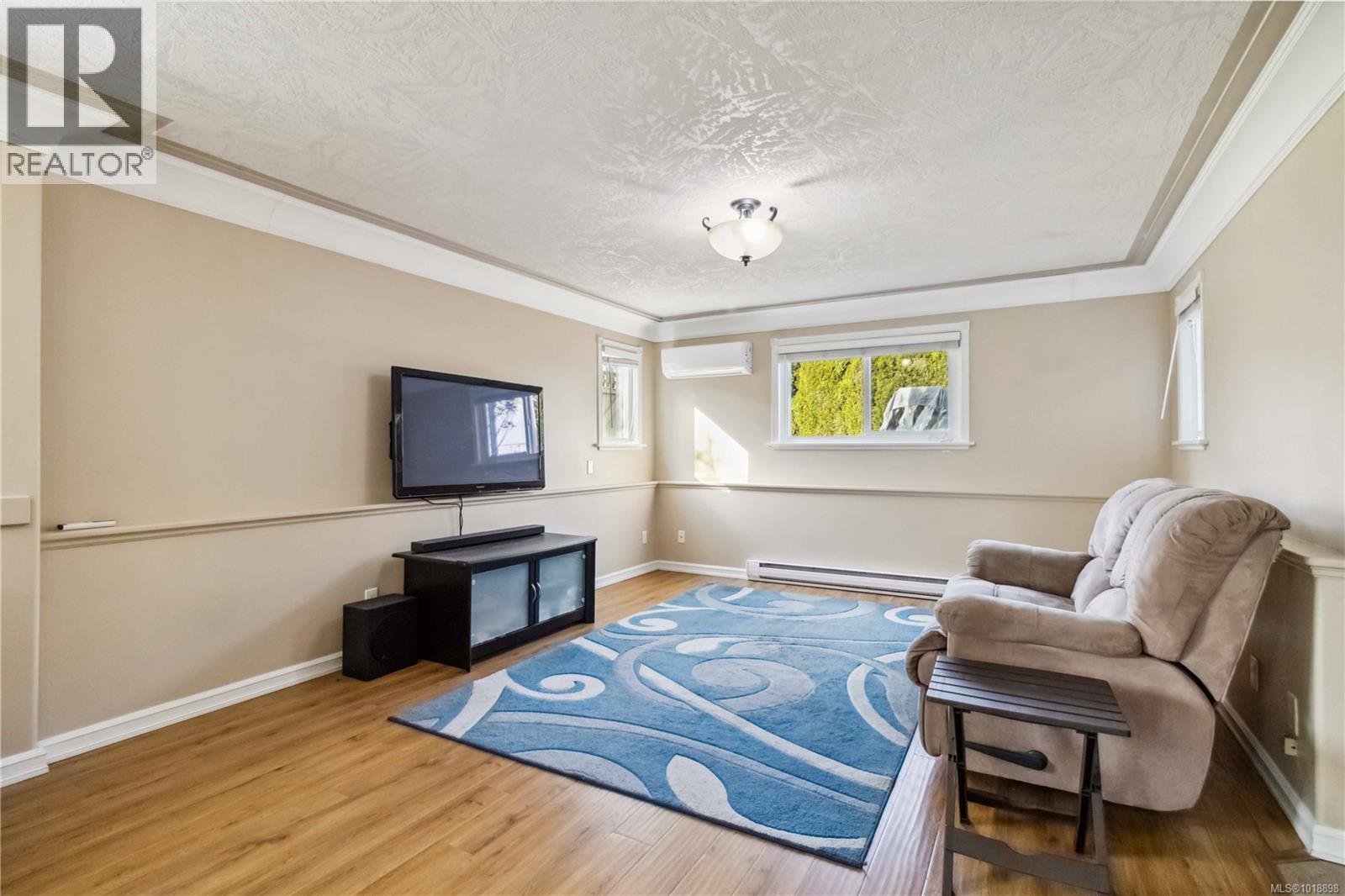 806 Old Esquimalt Rd, Esquimalt