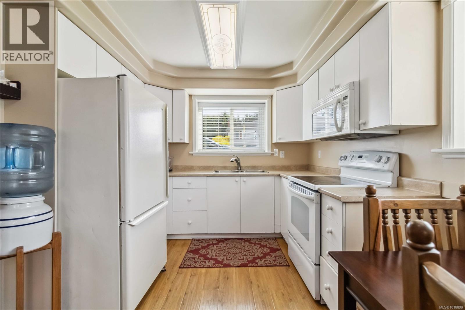 806 Old Esquimalt Rd, Esquimalt