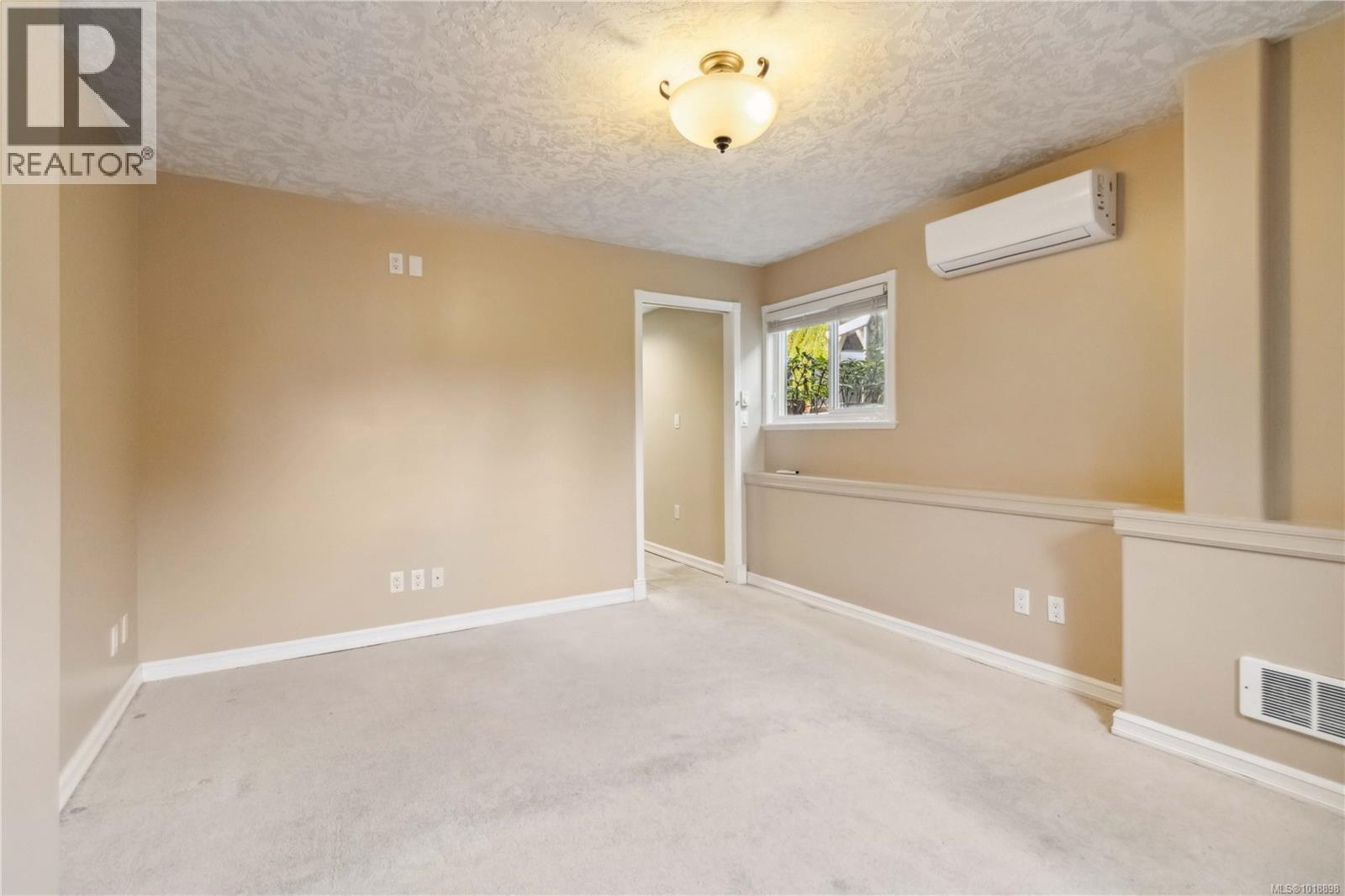 806 Old Esquimalt Rd, Esquimalt