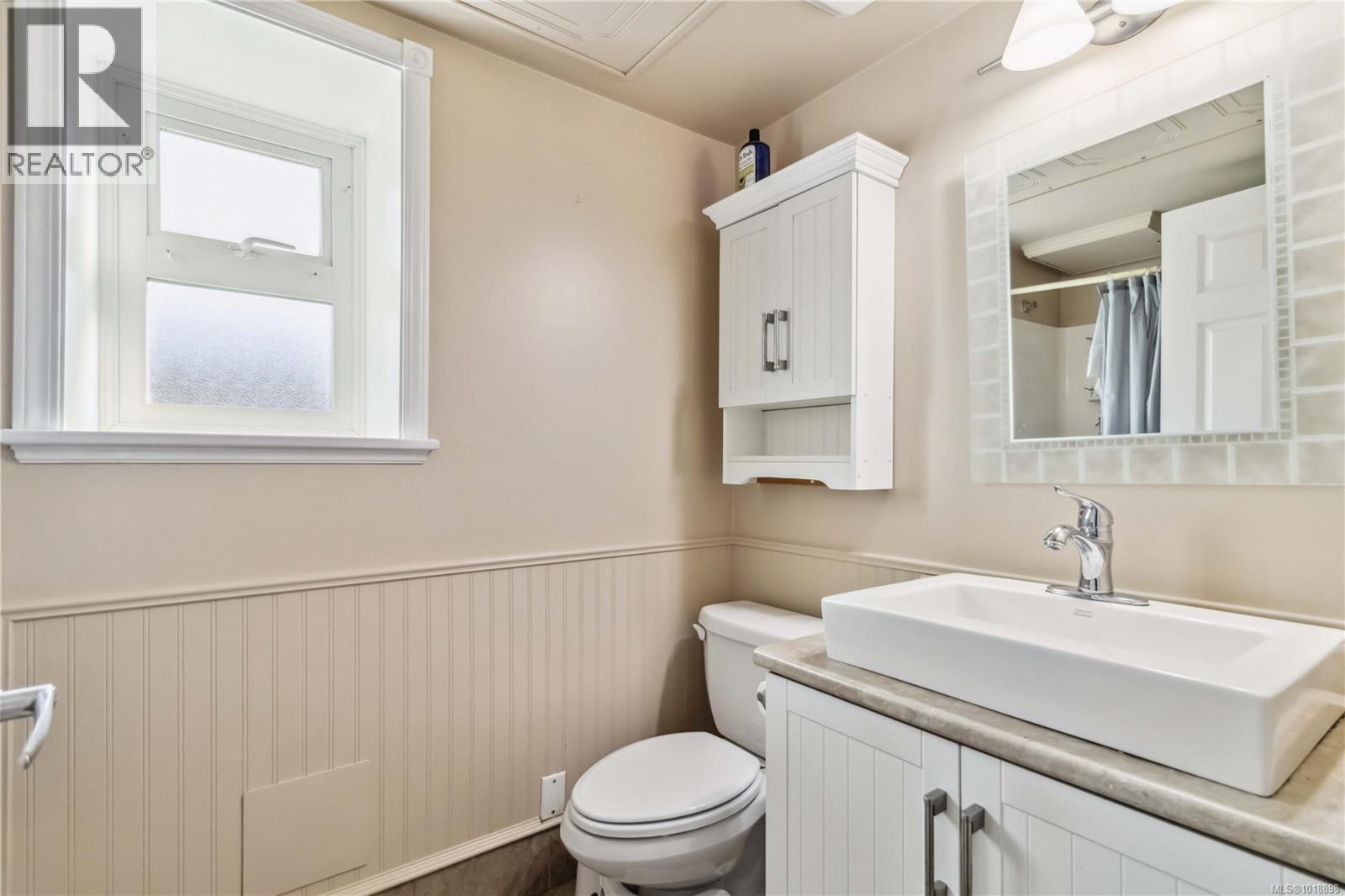 806 Old Esquimalt Rd, Esquimalt