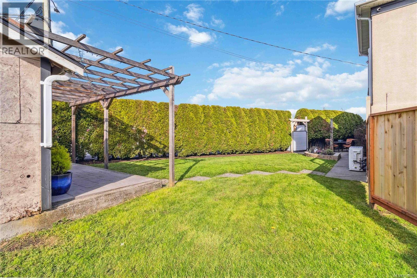 806 Old Esquimalt Rd, Esquimalt