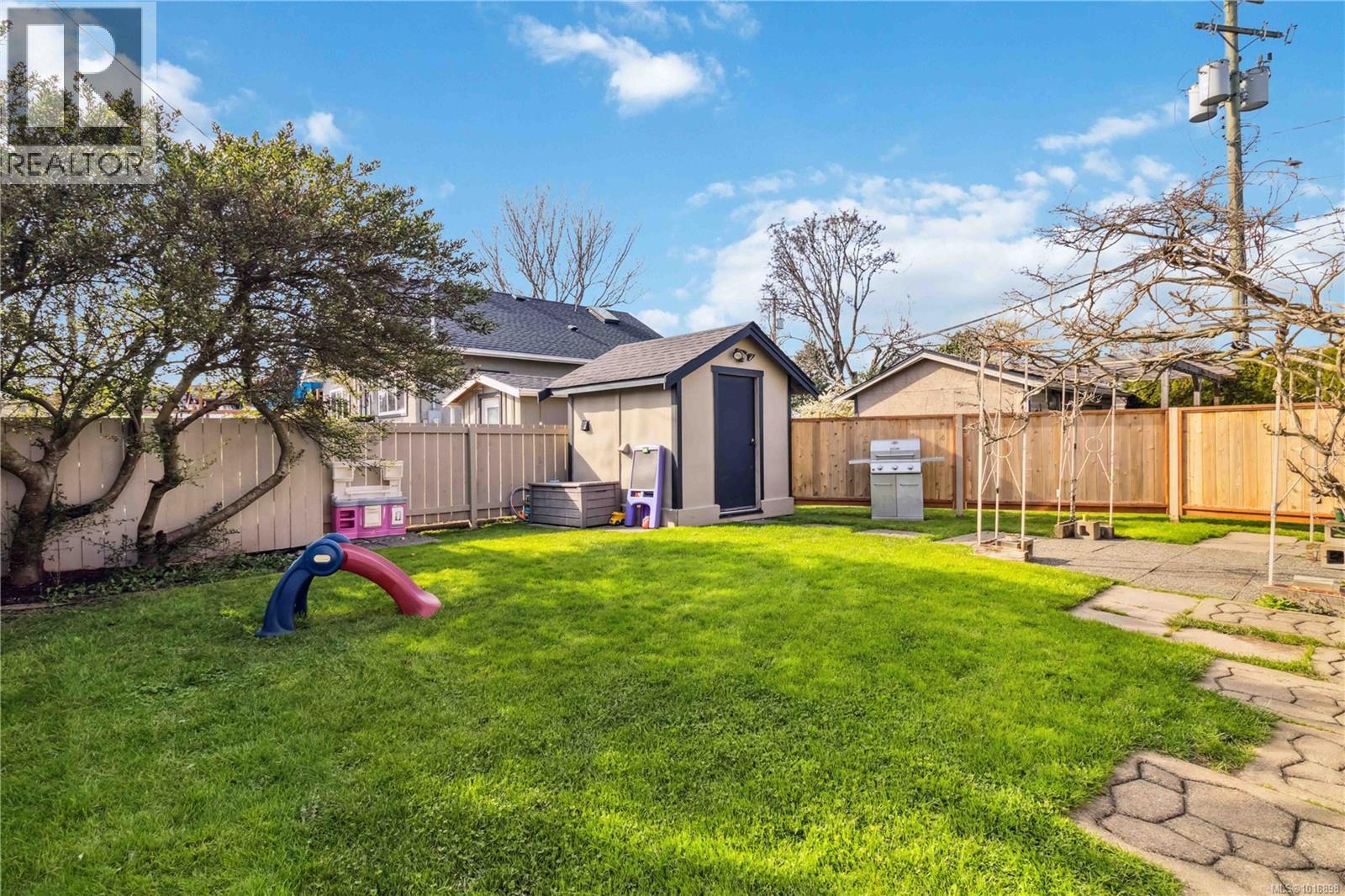 806 Old Esquimalt Rd, Esquimalt