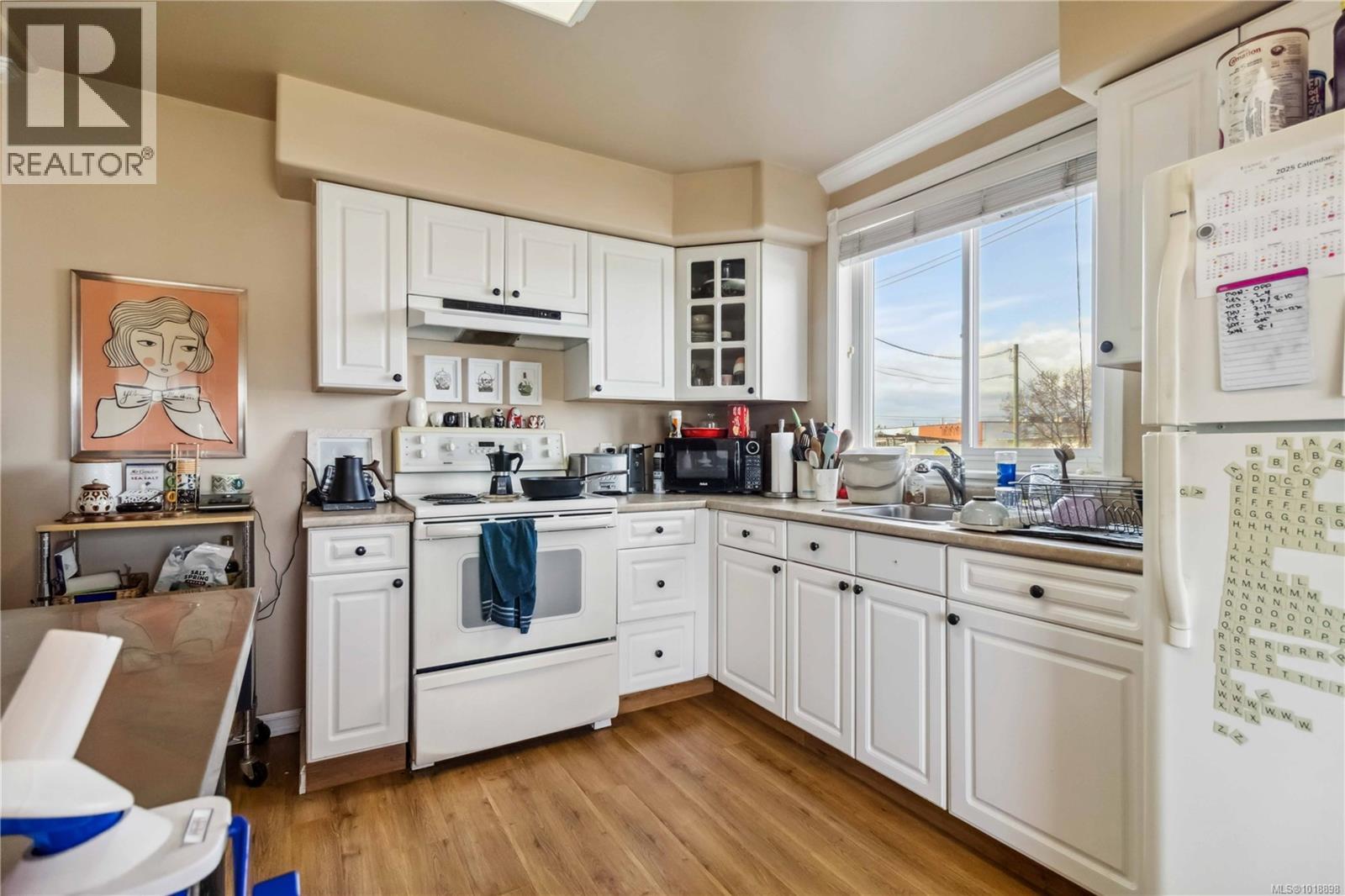 806 Old Esquimalt Rd, Esquimalt