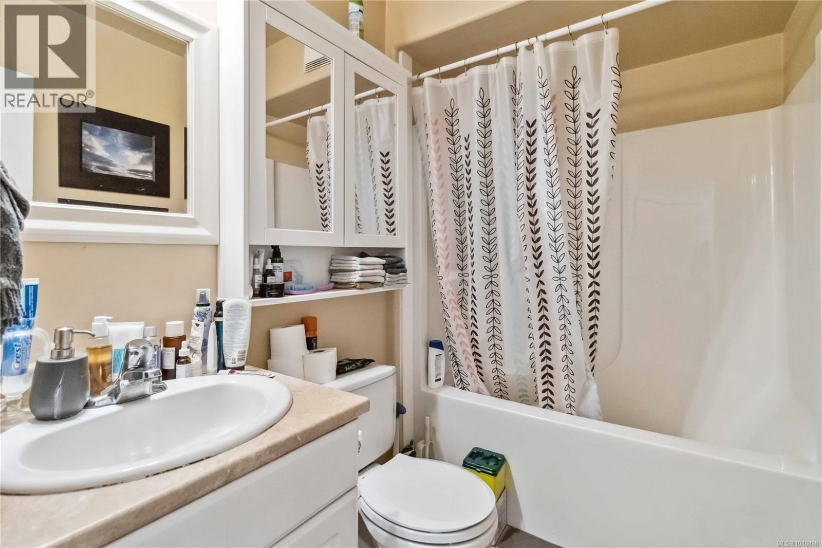 806 Old Esquimalt Rd, Esquimalt