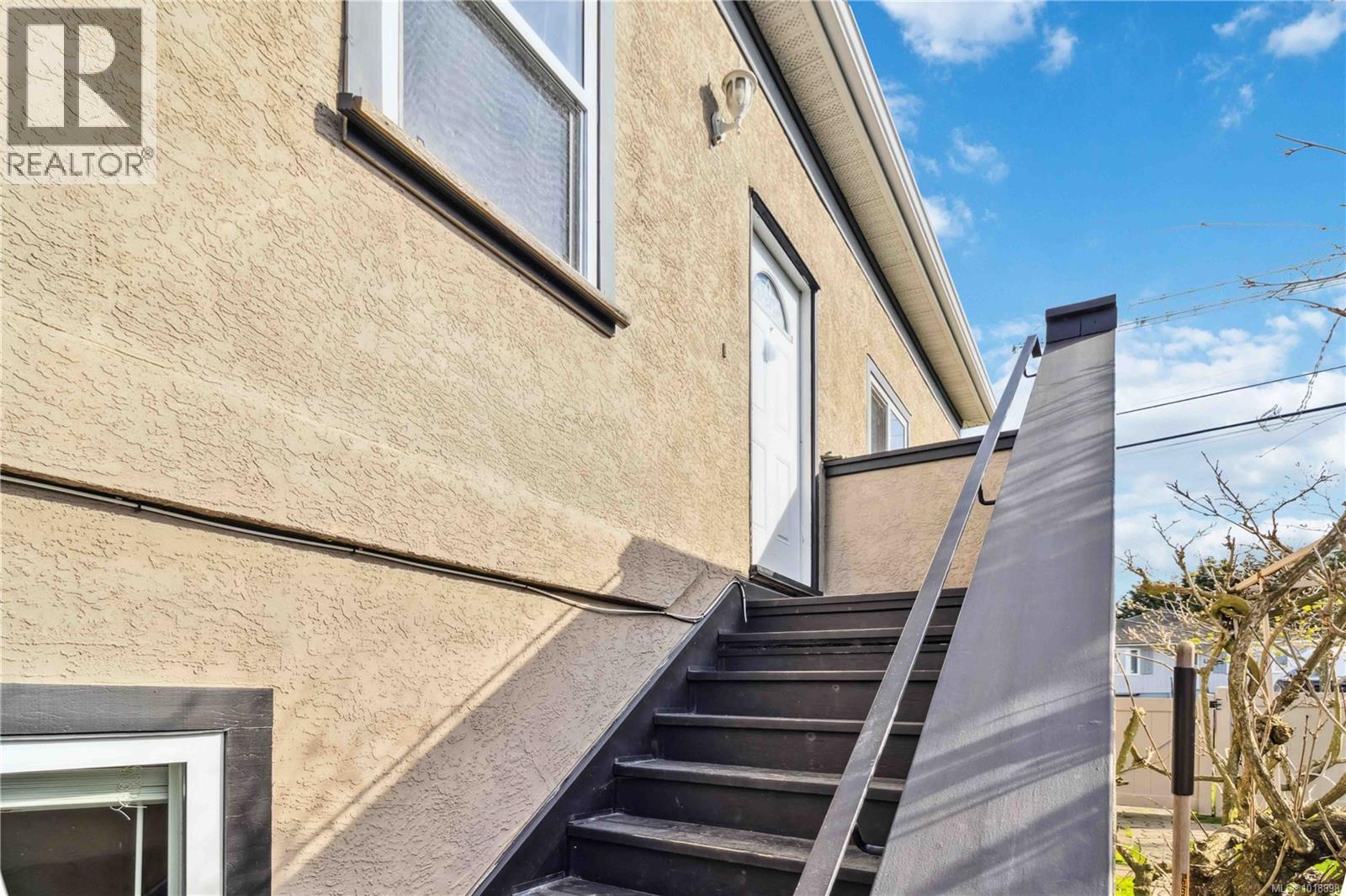 806 Old Esquimalt Rd, Esquimalt