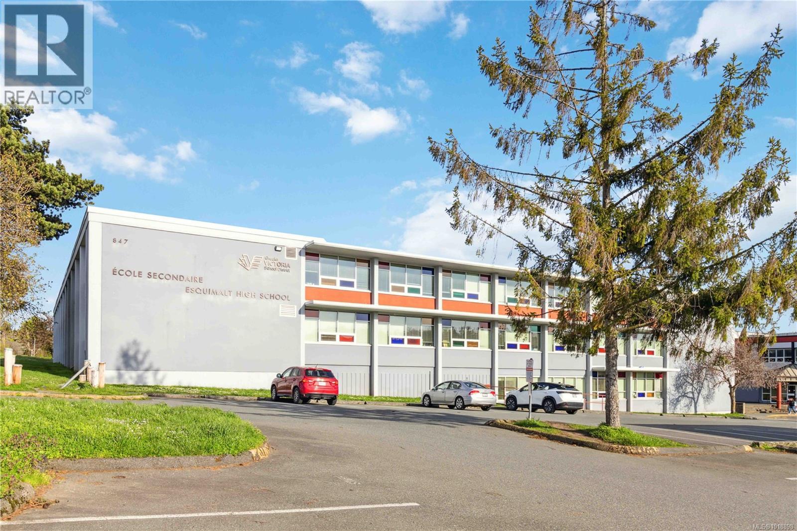 806 Old Esquimalt Rd, Esquimalt