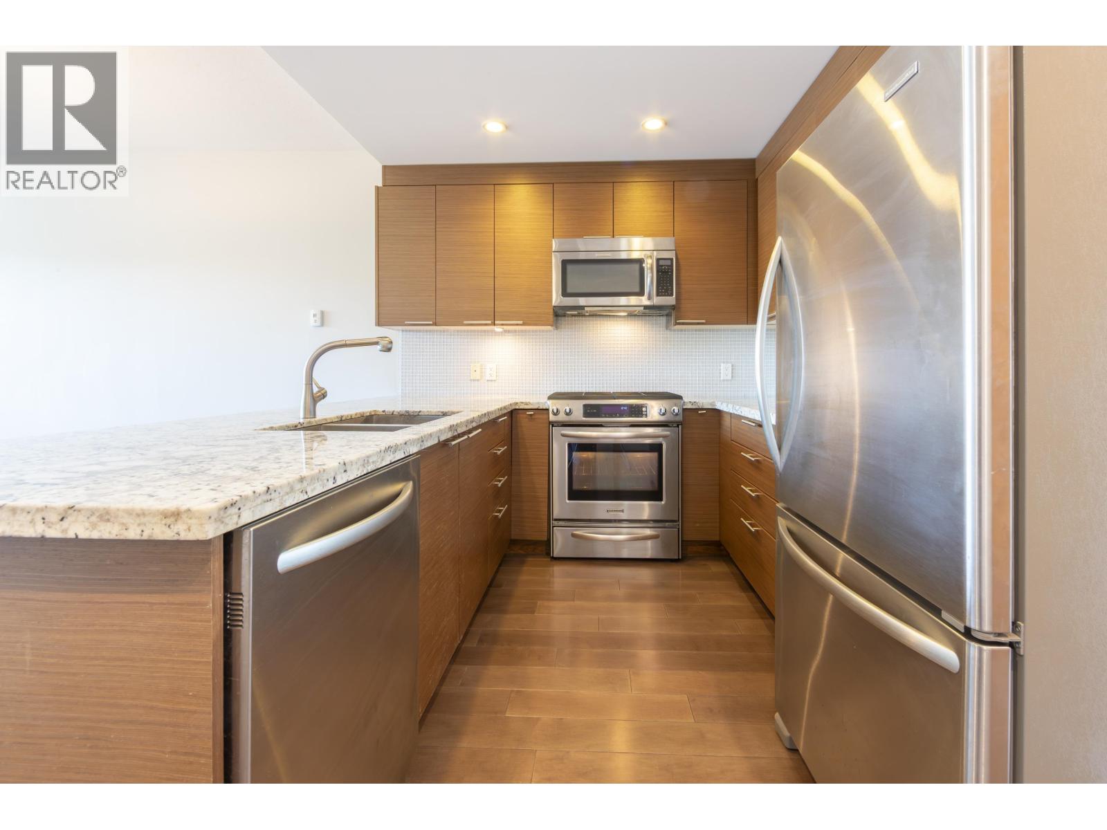 507 5725 TEREDO STREET, Sechelt