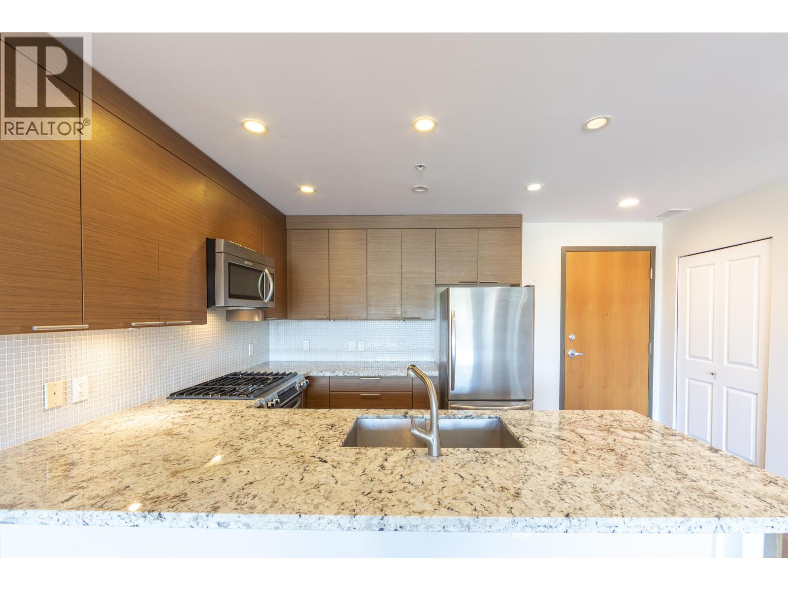 507 5725 TEREDO STREET, Sechelt