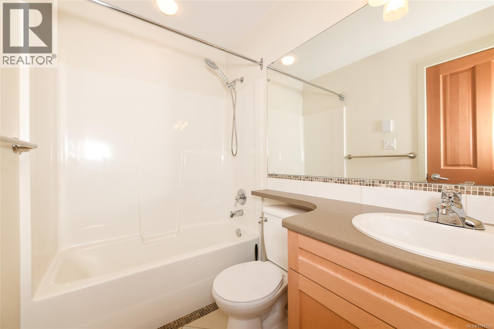 146 2300 Mansfield Dr, Courtenay