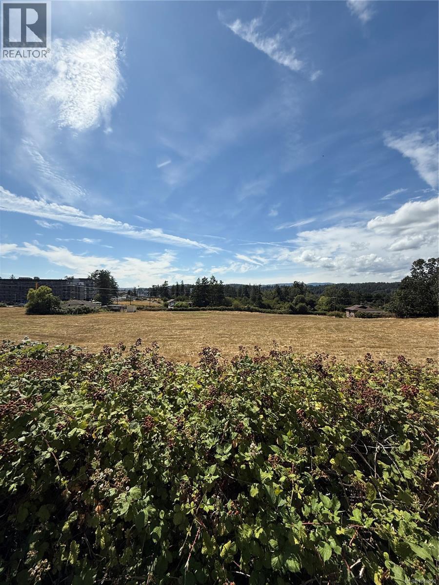  3876 Holland Avenue, Saanich