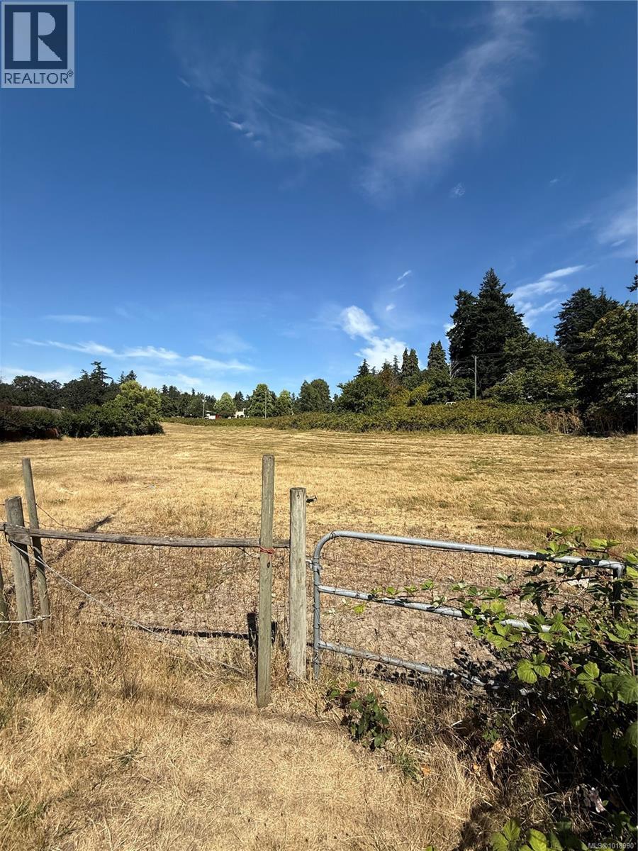  3876 Holland Avenue, Saanich