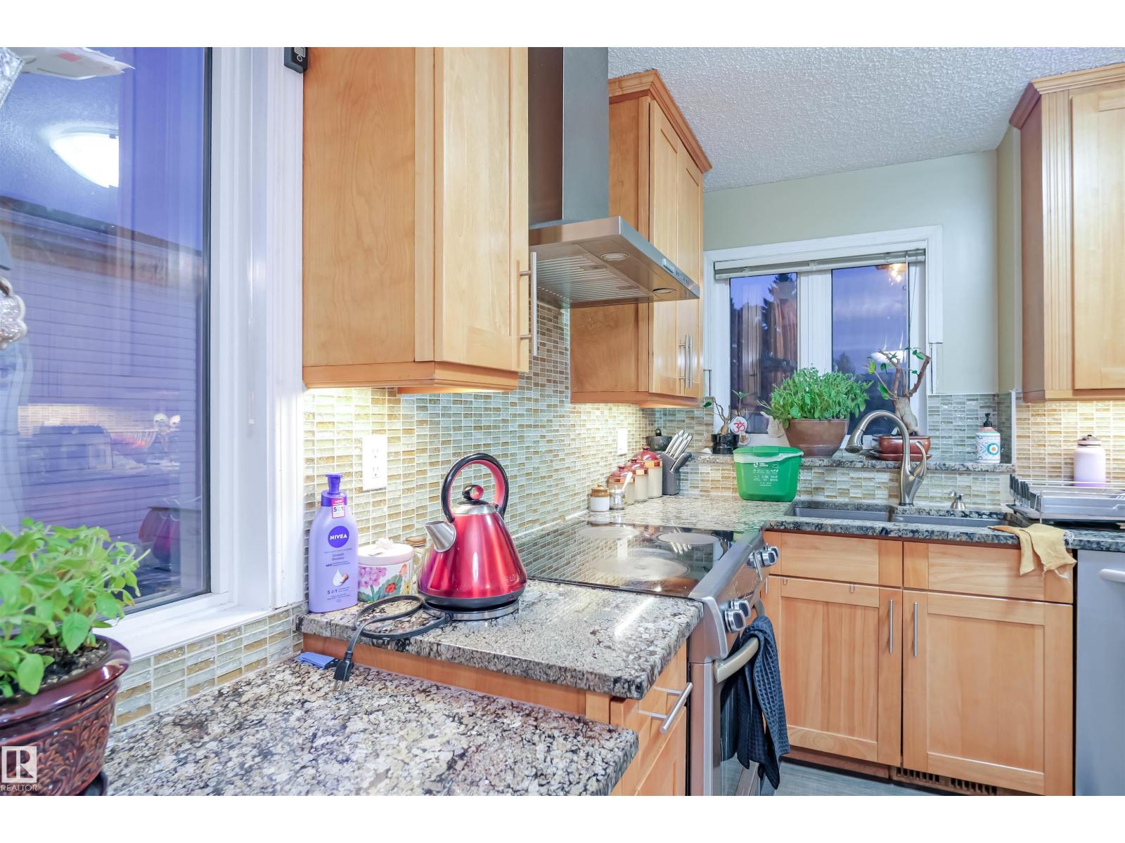 3720 25 Ave NW, Edmonton