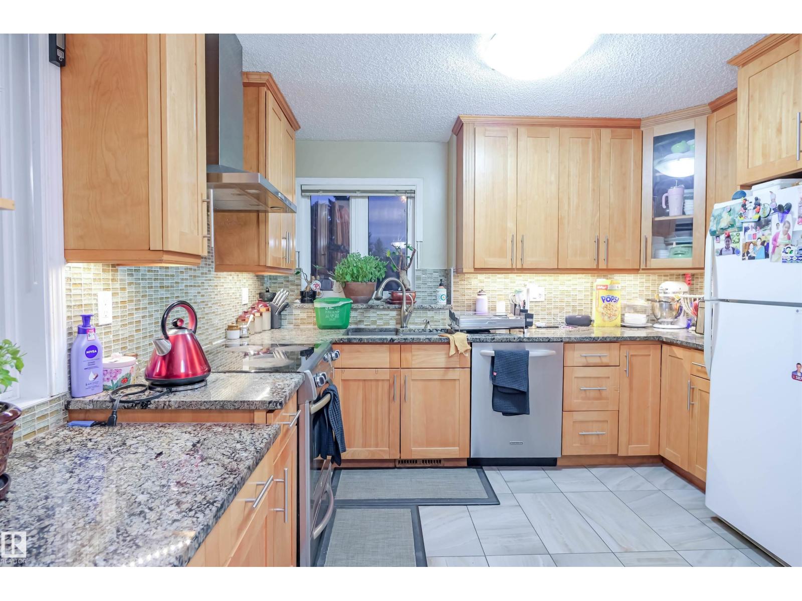 3720 25 Ave NW, Edmonton