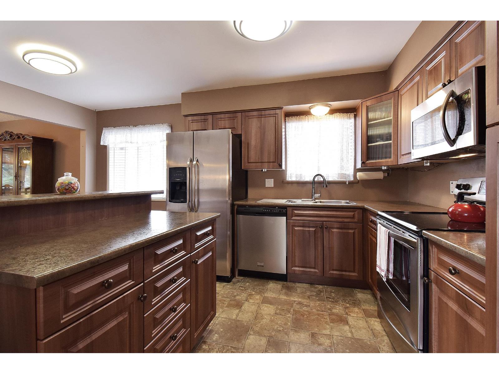 1589 LANCASTER STREET, White Rock