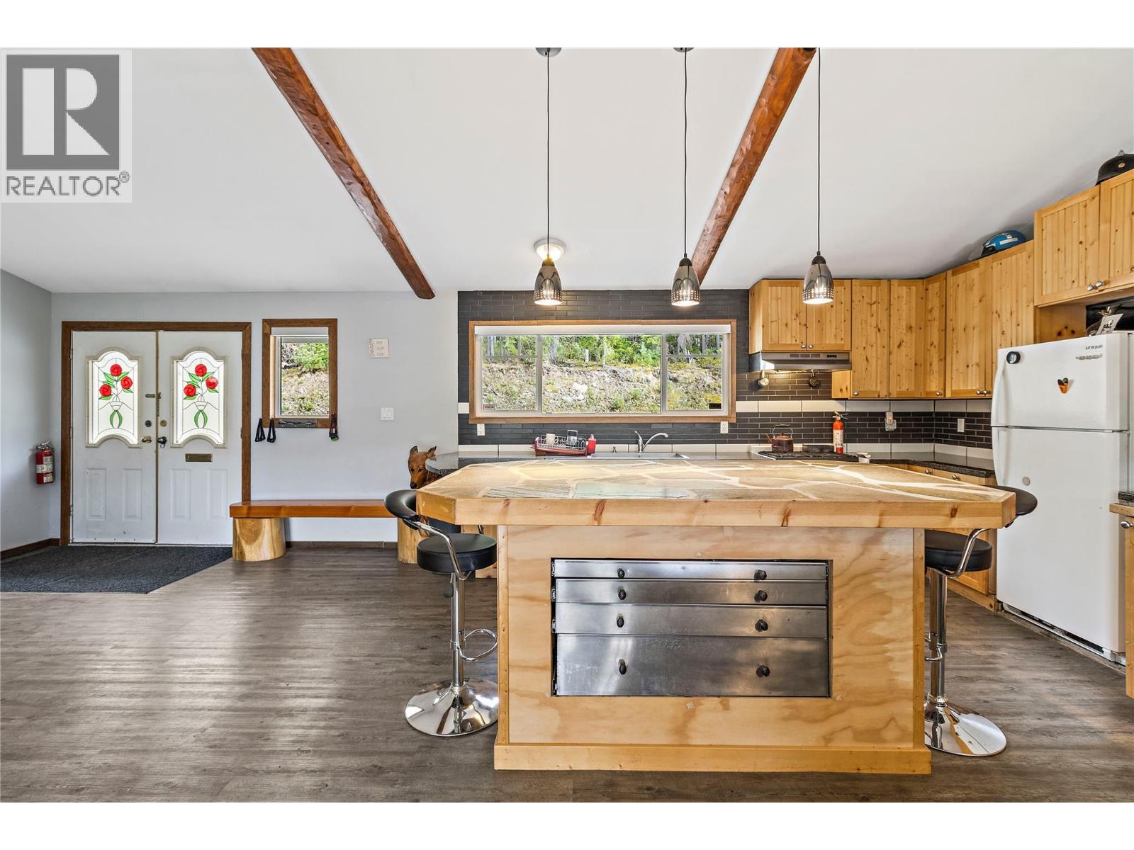 1446 Nittel Road, Seymour Arm