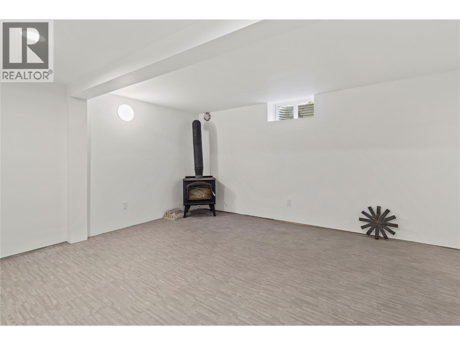 1446 Nittel Road, Seymour Arm