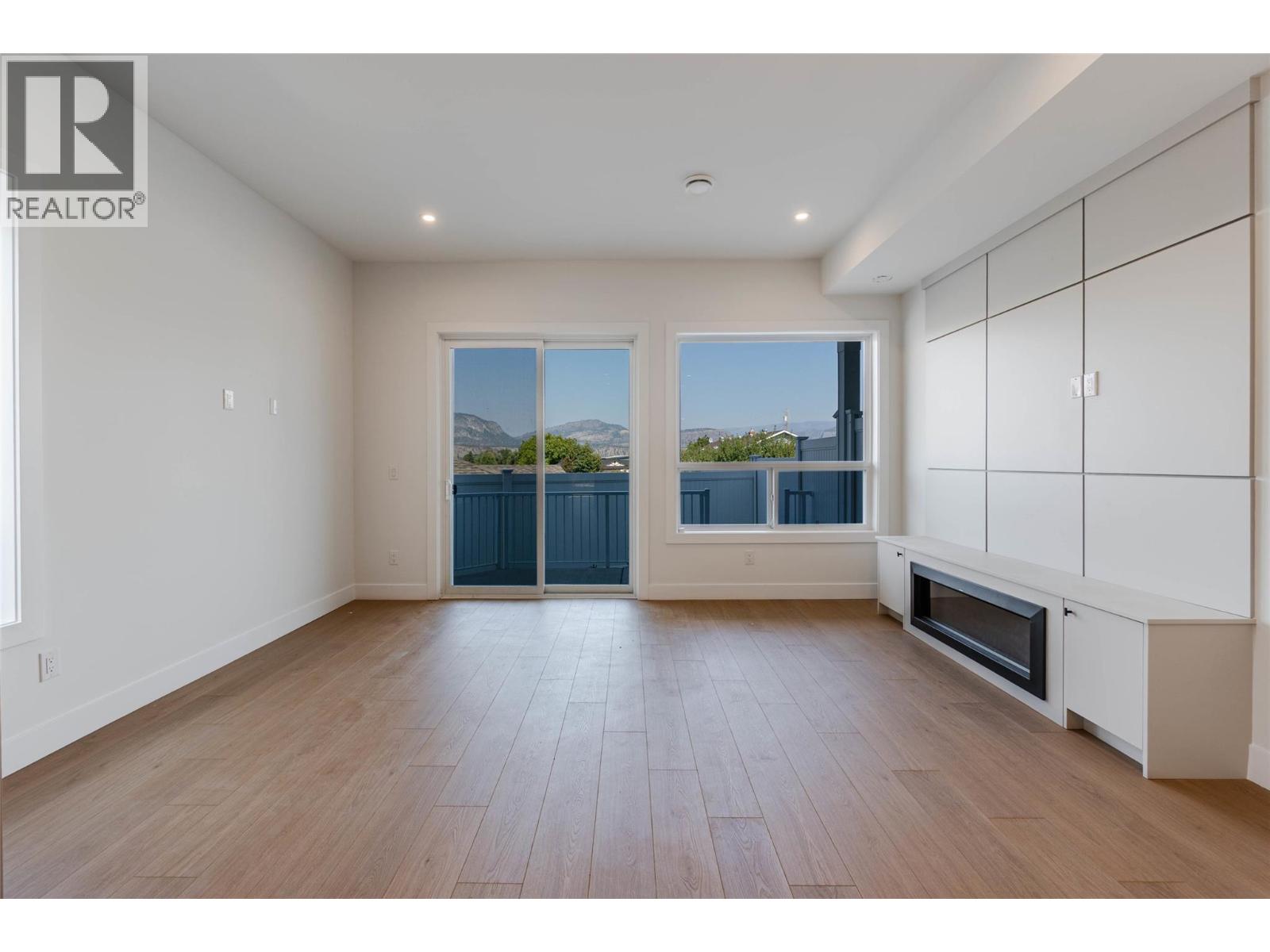 384 Chardonnay Avenue, Oliver