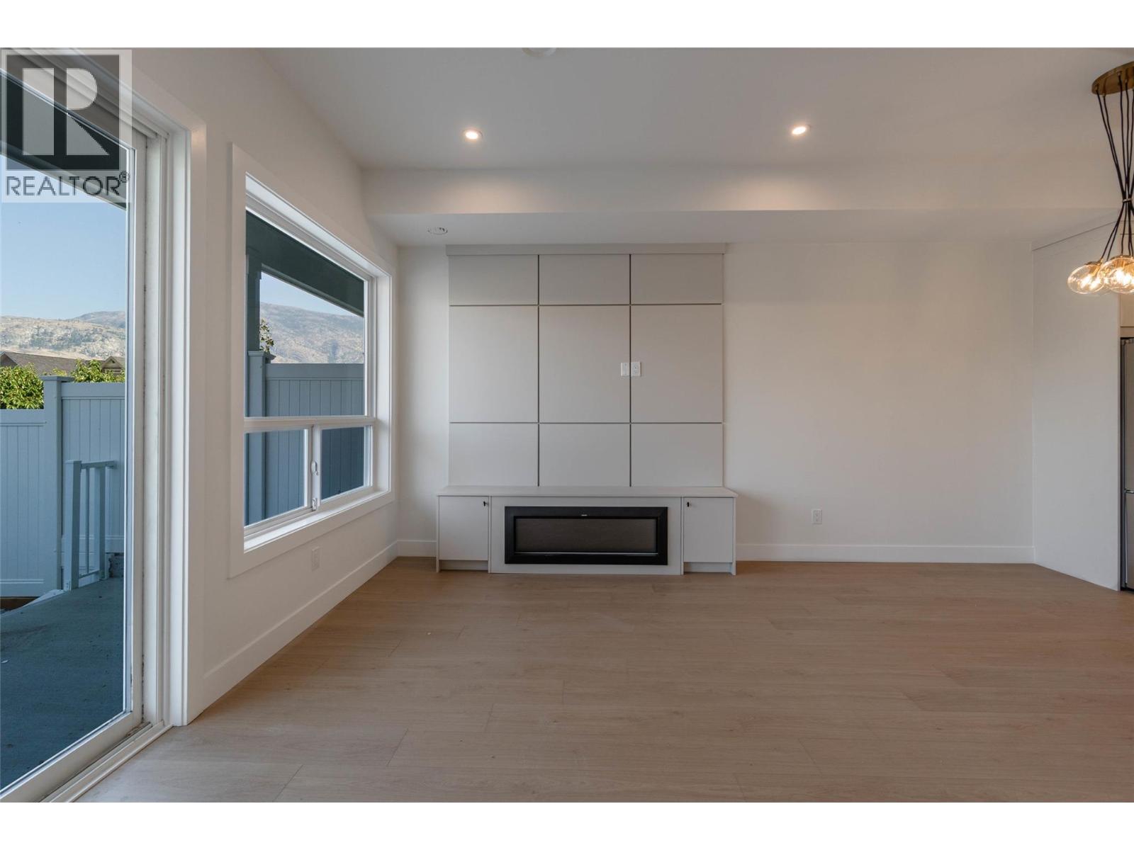 384 Chardonnay Avenue, Oliver