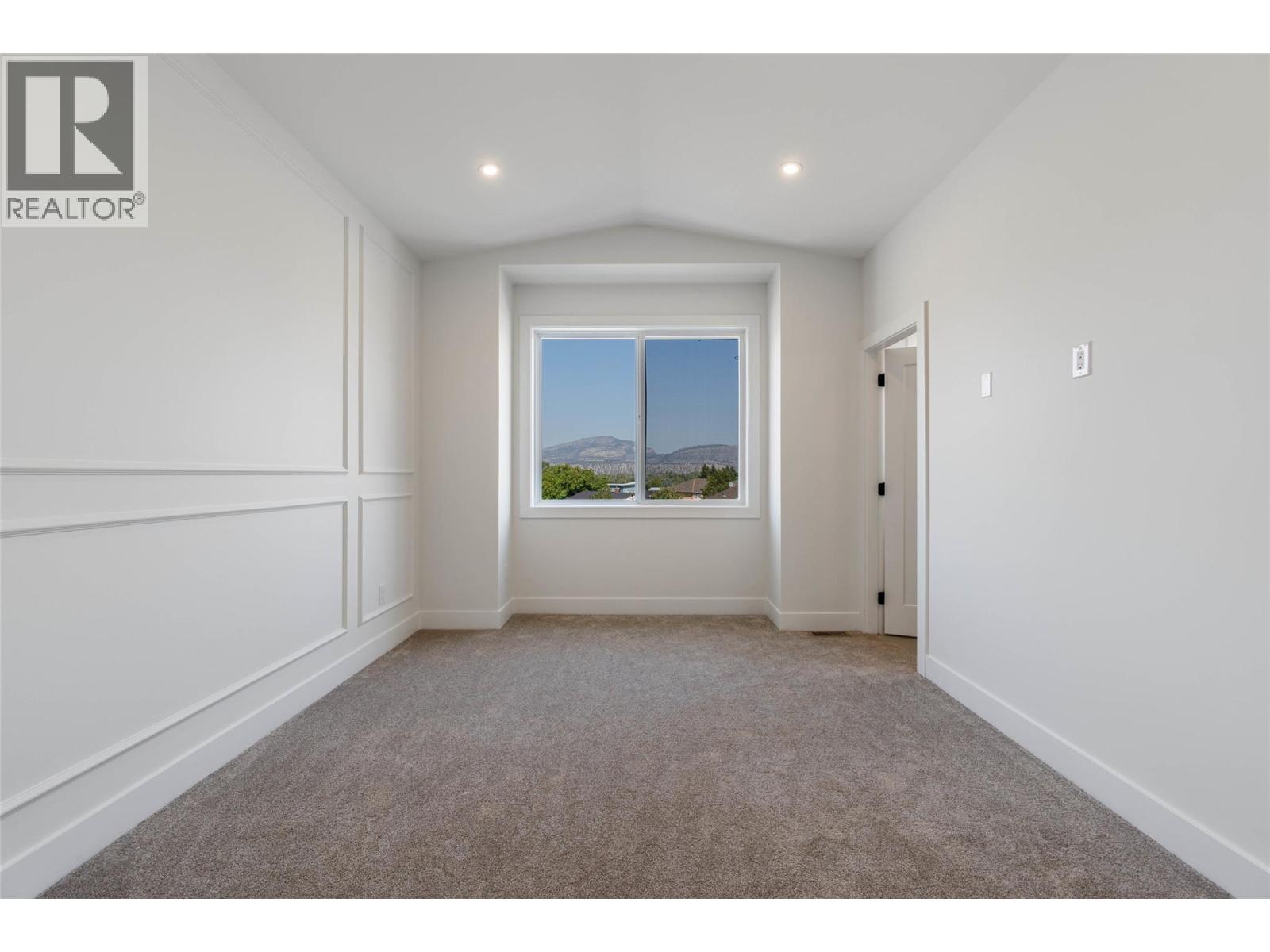 384 Chardonnay Avenue, Oliver