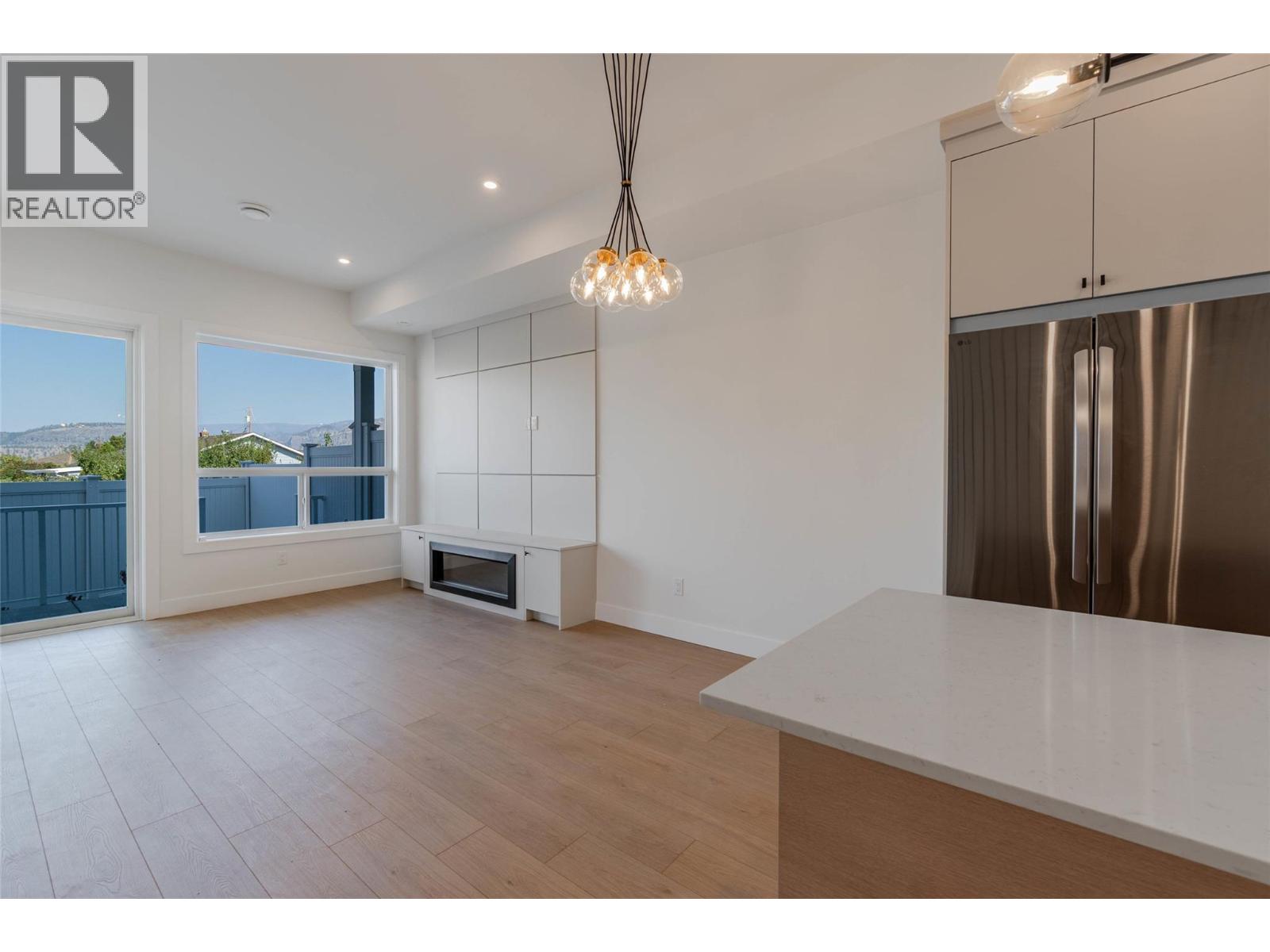 384 Chardonnay Avenue, Oliver