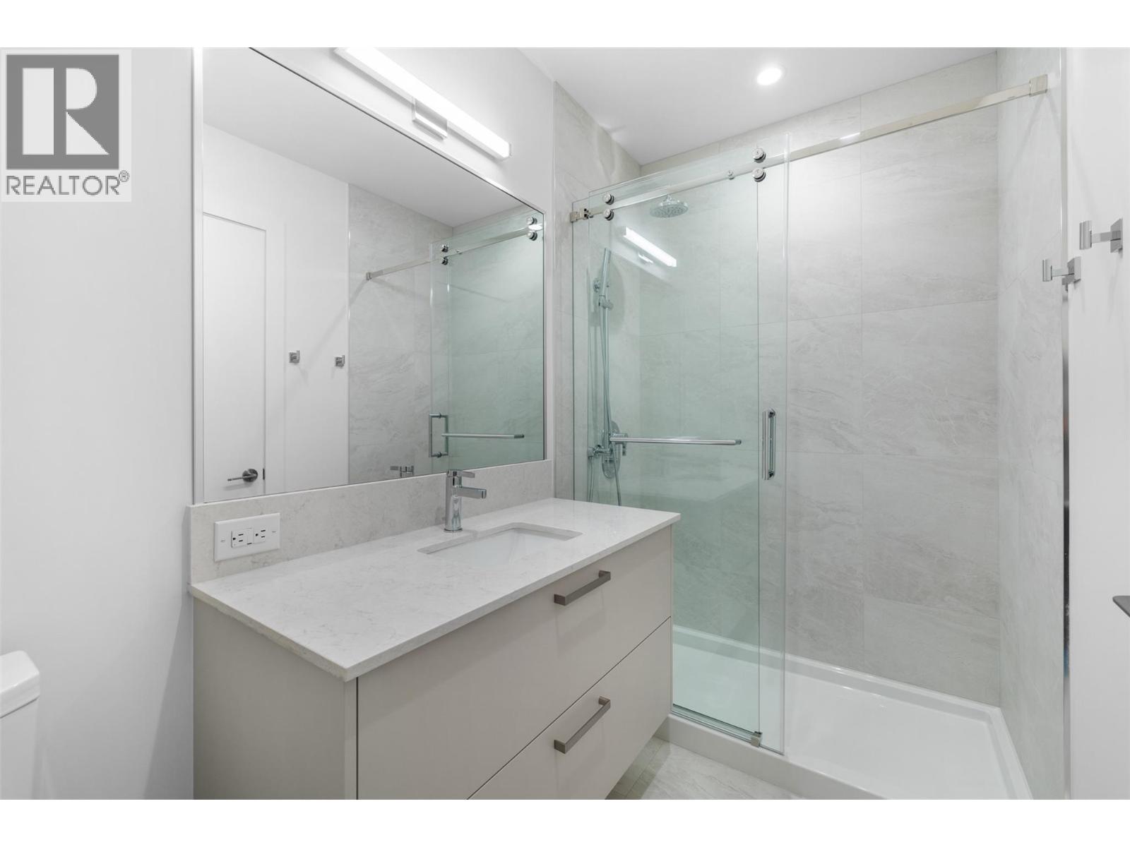 802 3340 Lakeshore Drive, Kelowna