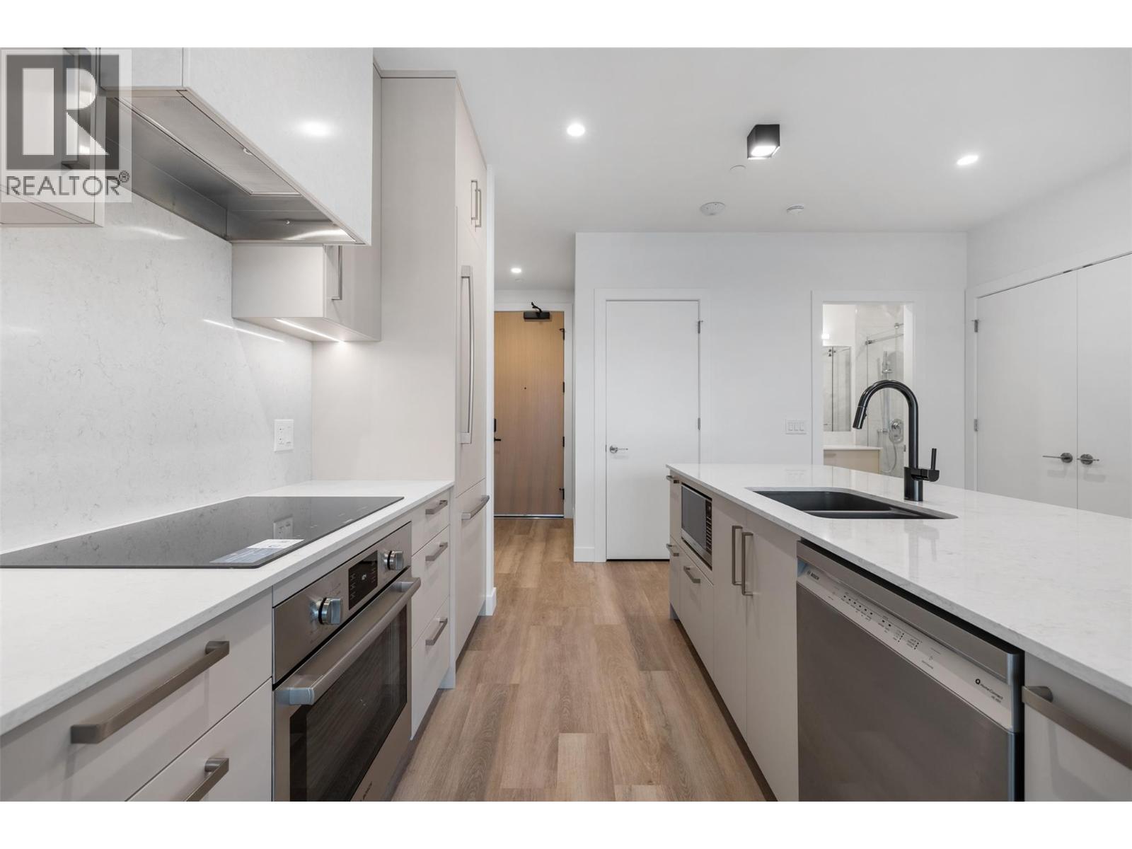 802 3340 Lakeshore Drive, Kelowna