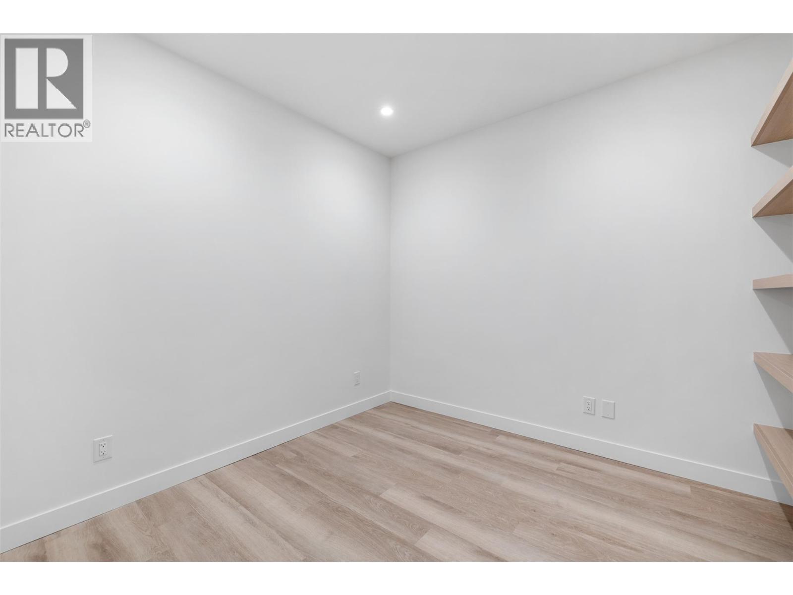 802 3340 Lakeshore Drive, Kelowna