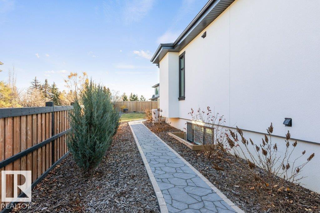 16 EASTON CL, St. Albert