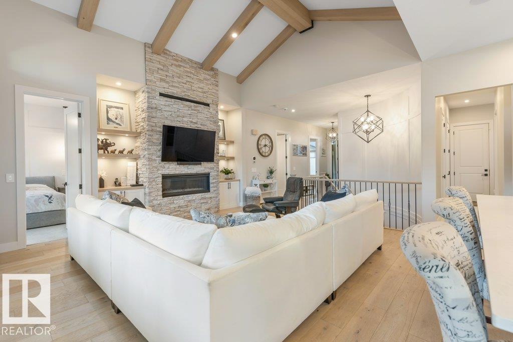 16 EASTON CL, St. Albert