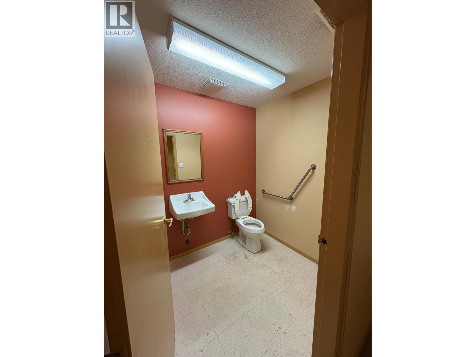  7851 Highway 97 Highway, Vernon