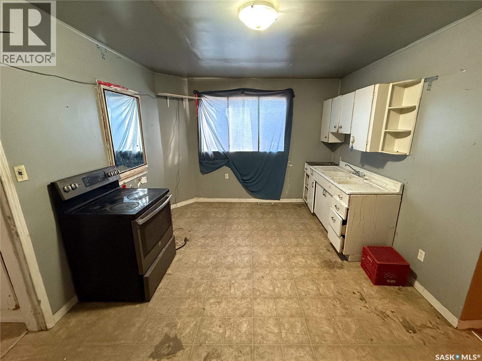 121 1ST AVENUE W - 11