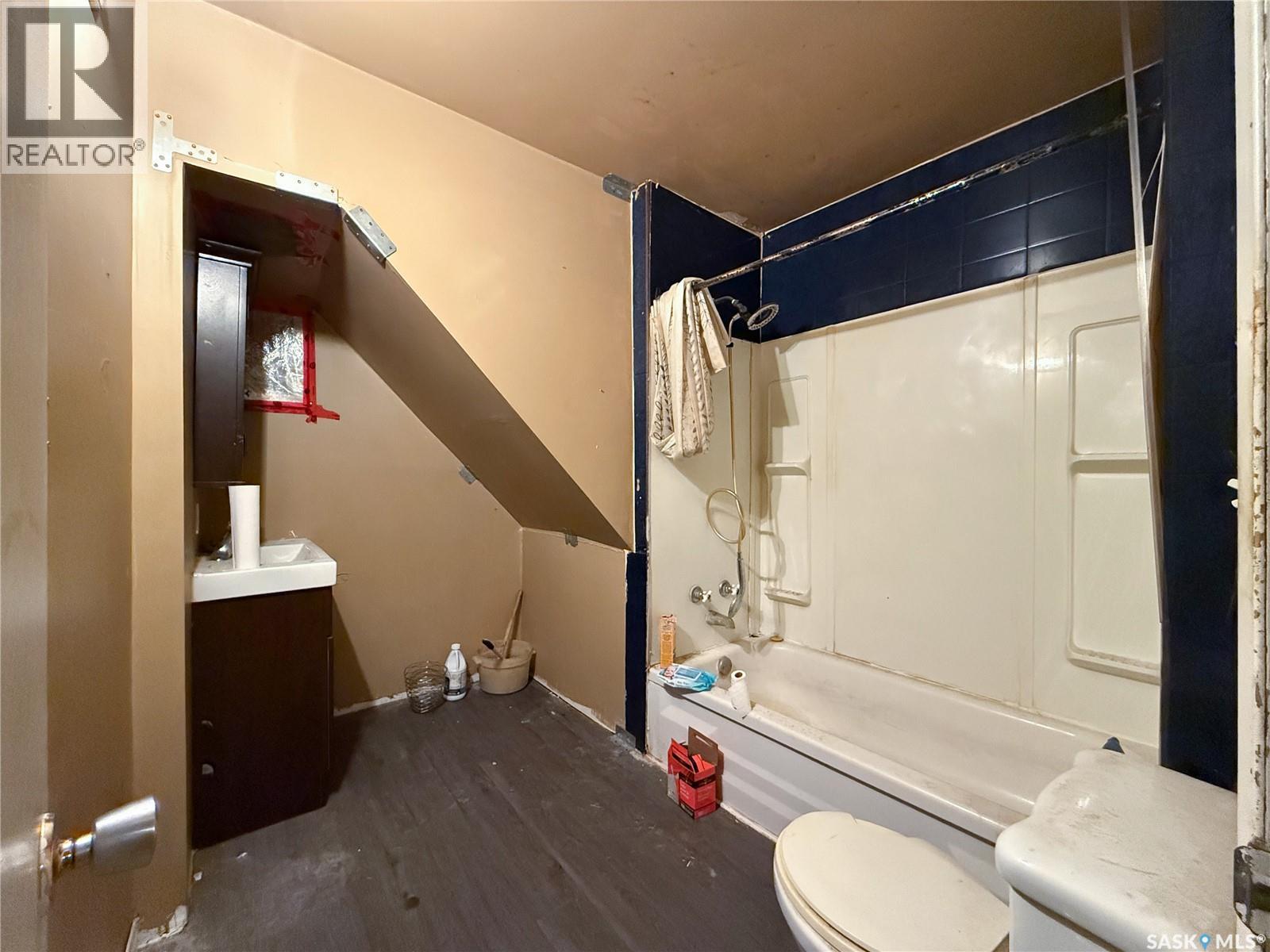 121 1ST AVENUE W - 9