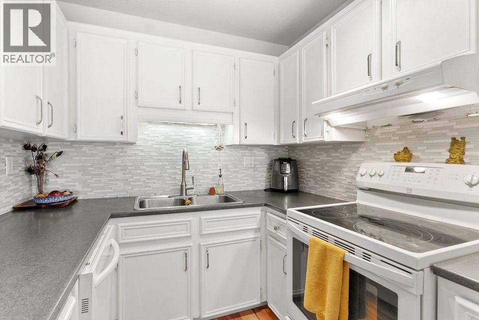 304 3155 Gordon Drive, Kelowna