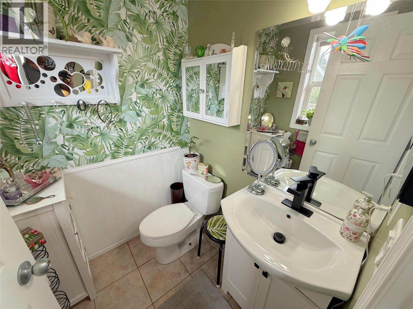  8 EAGLE Crescent, Princeton