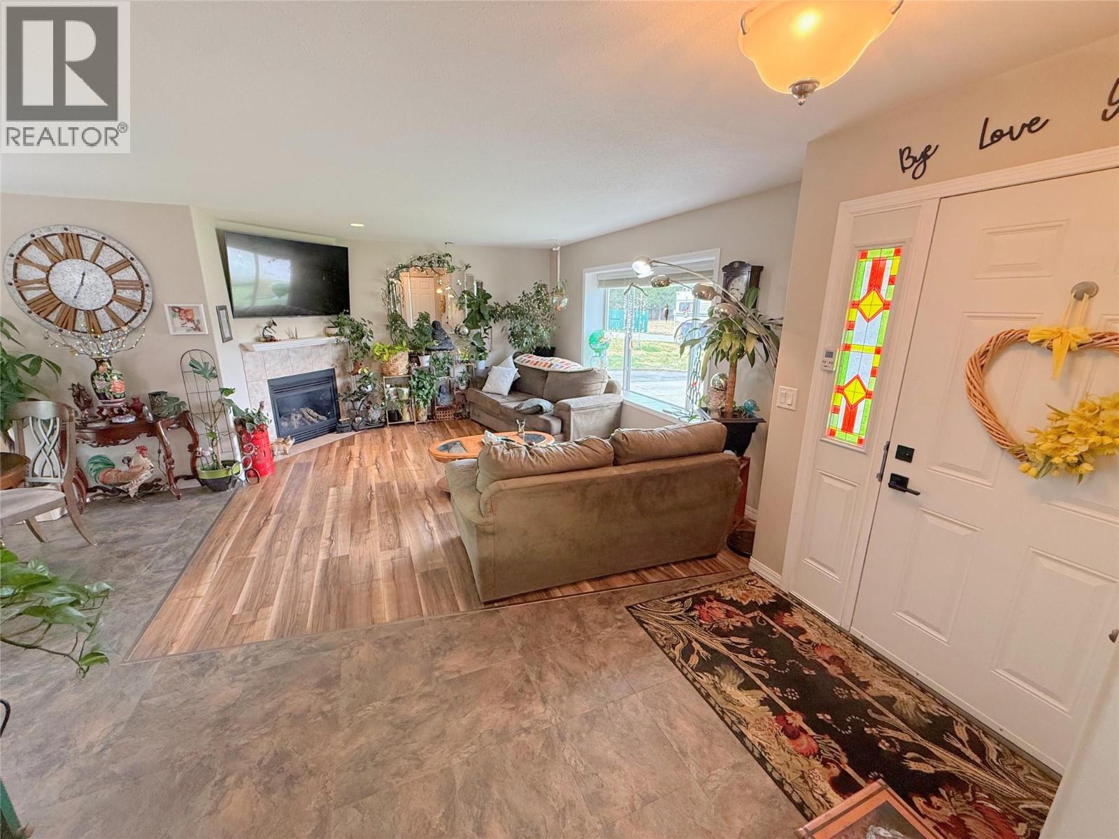  8 EAGLE Crescent, Princeton