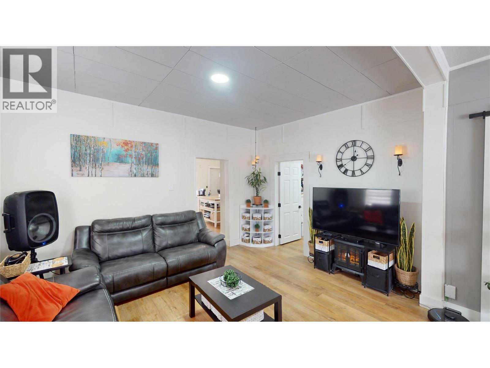 225 3rd Avenue S, Cranbrook