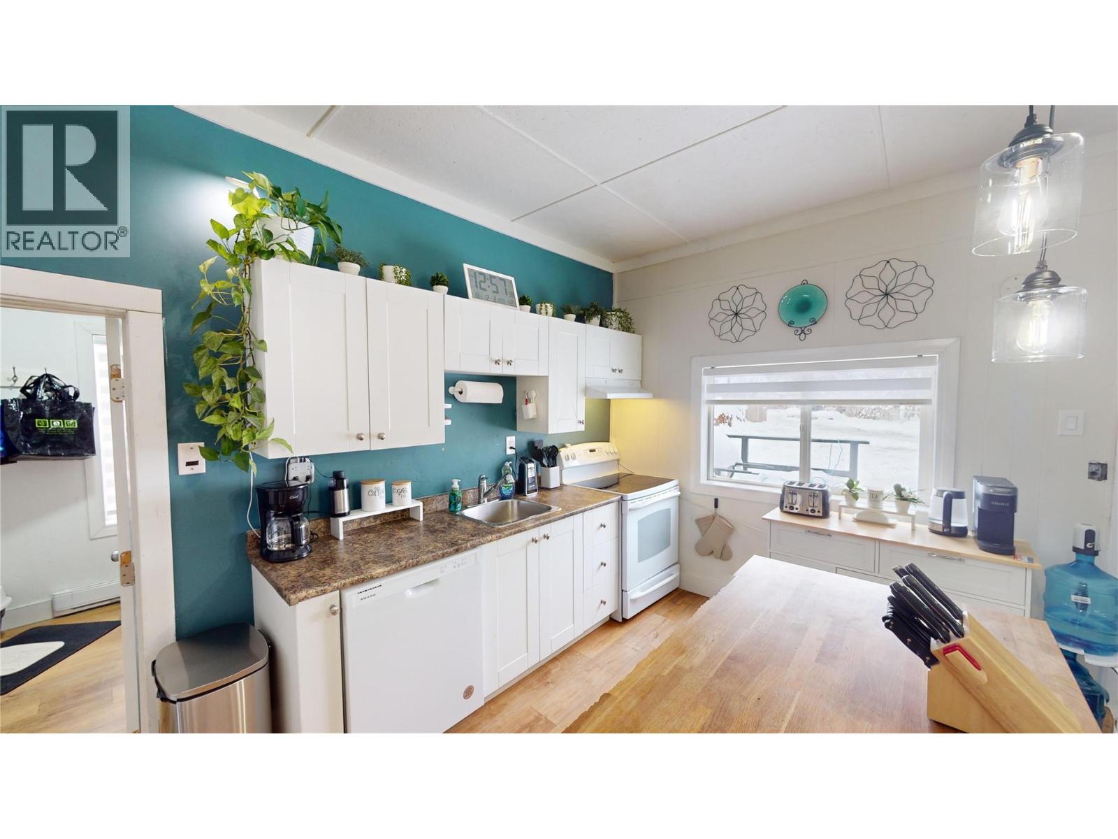 225 3rd Avenue S, Cranbrook