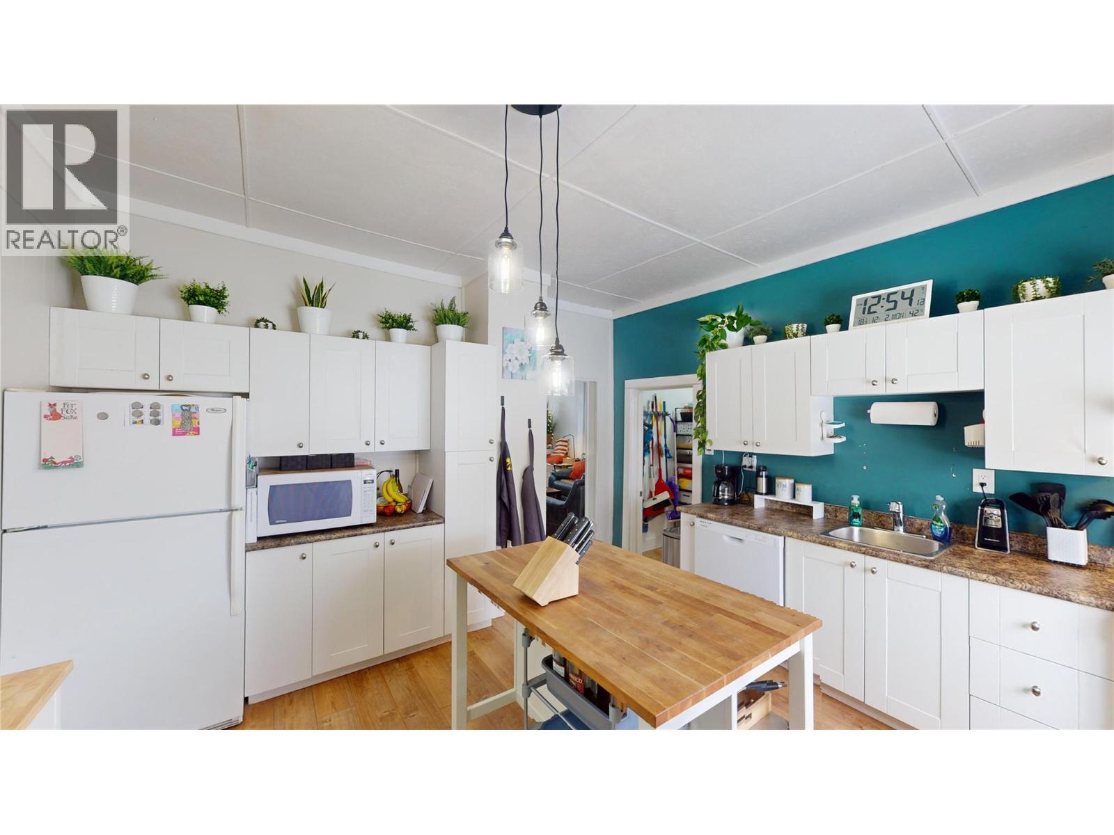 225 3rd Avenue S, Cranbrook