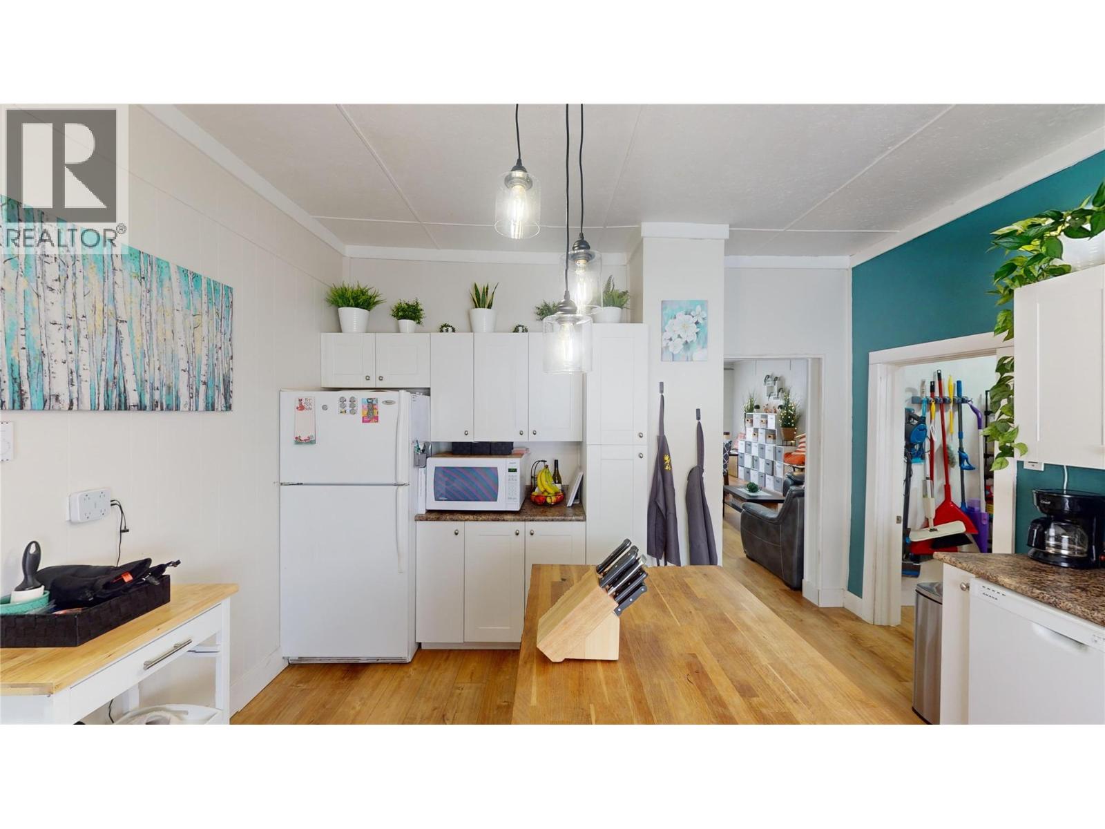 225 3rd Avenue S, Cranbrook