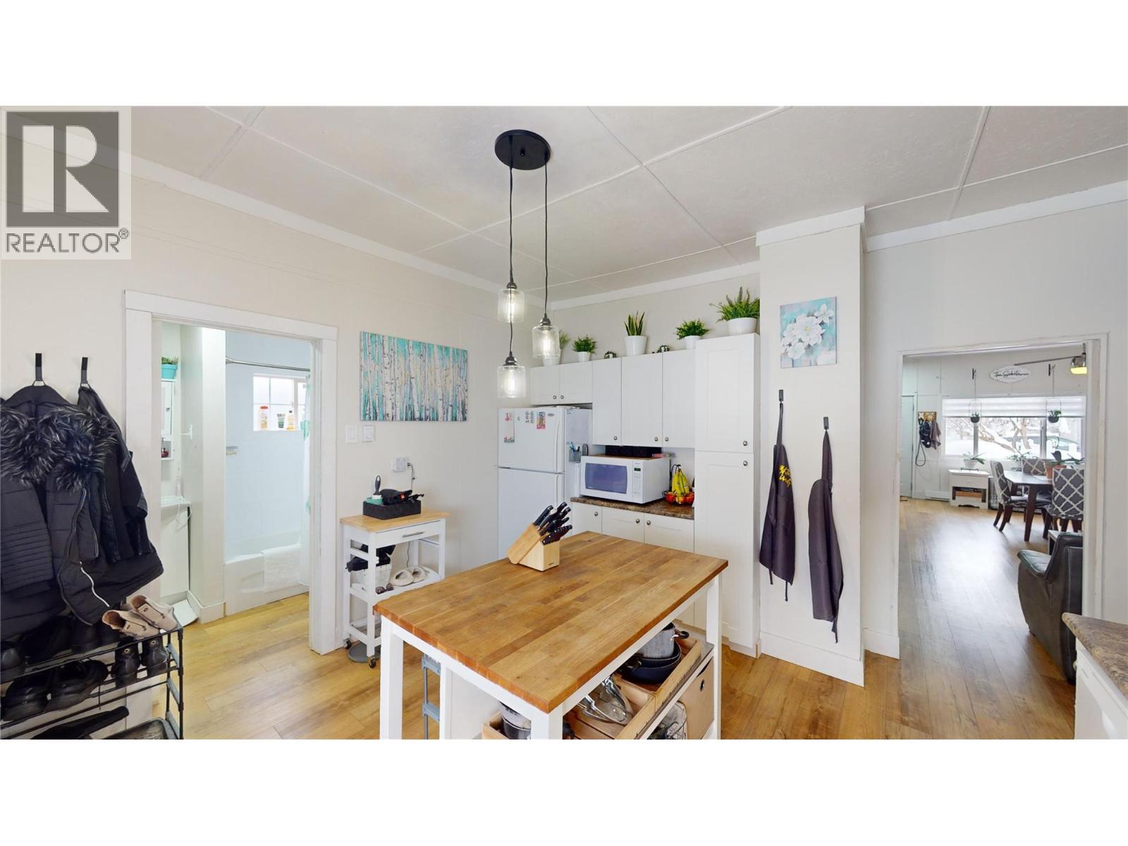 225 3rd Avenue S, Cranbrook