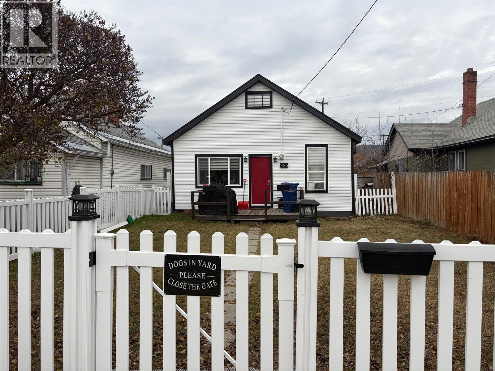 225 3rd Avenue S, Cranbrook