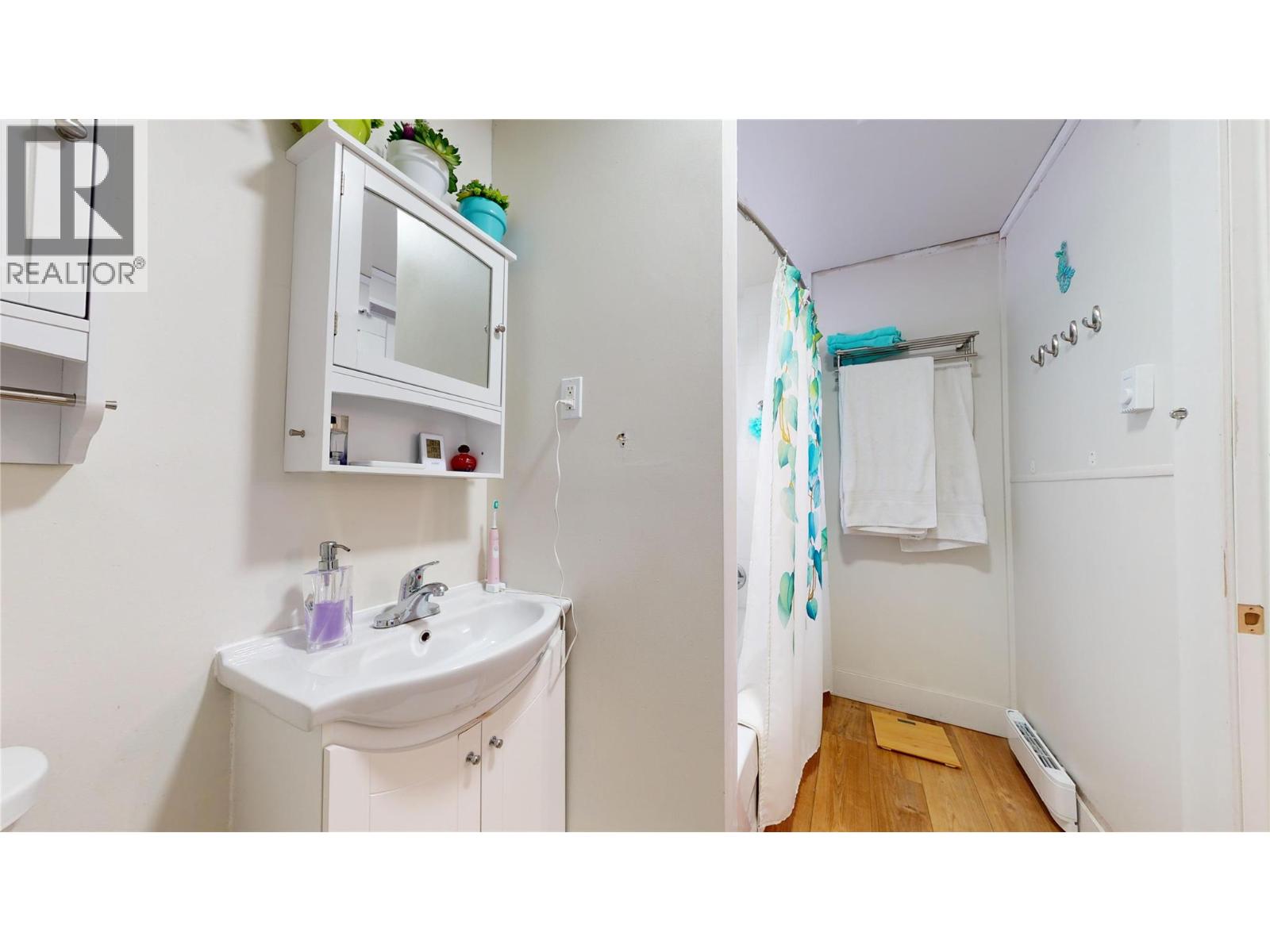 225 3rd Avenue S, Cranbrook