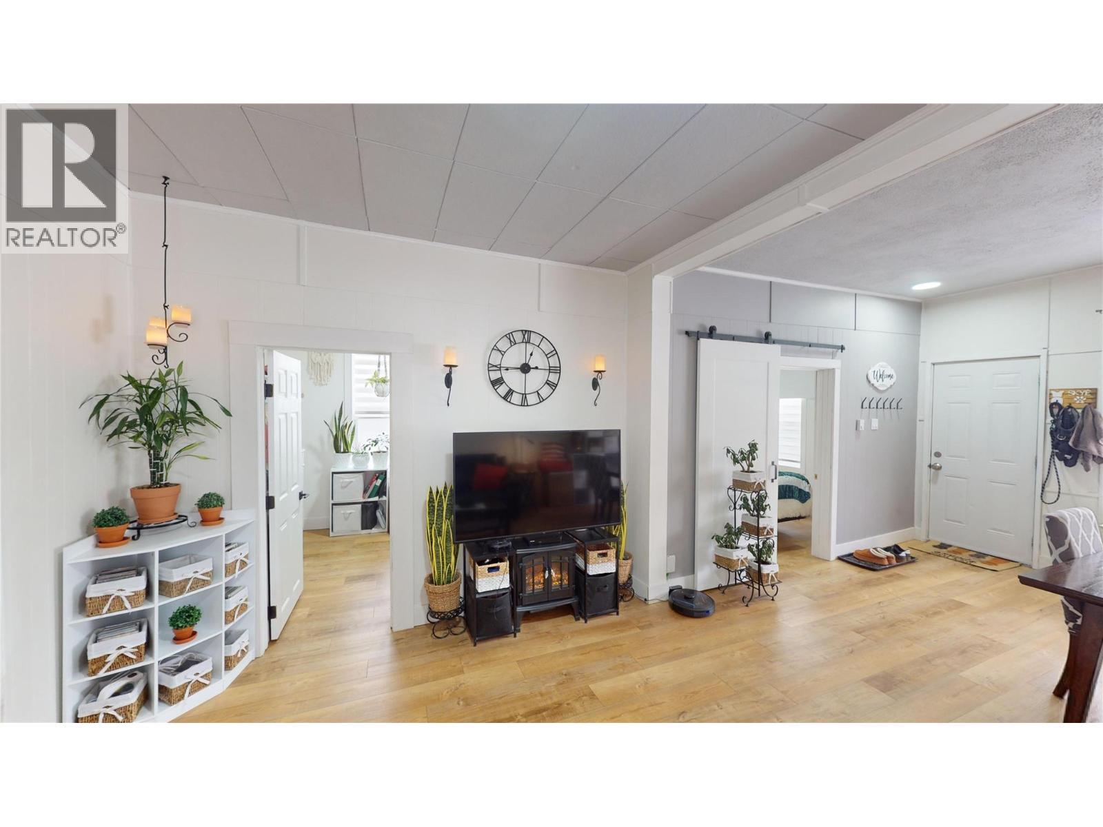 225 3rd Avenue S, Cranbrook