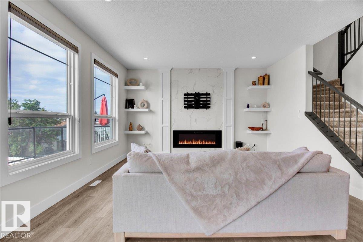 9327 181 AV NW, Edmonton