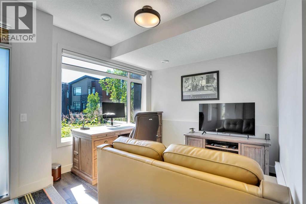 Single Family House for Sale in  Royal Elm Green NW Royal Oak Calgary 