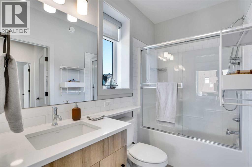 Single Family House for Sale in  Royal Elm Green NW Royal Oak Calgary 