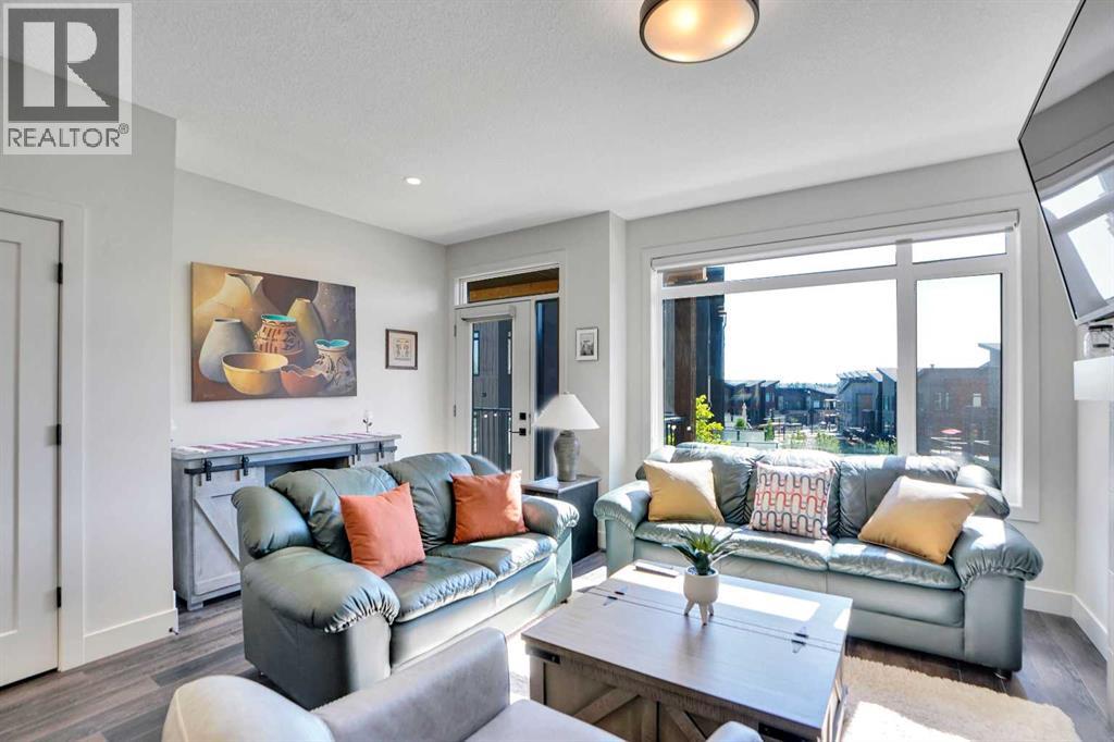 Single Family House for Sale in  Royal Elm Green NW Royal Oak Calgary 