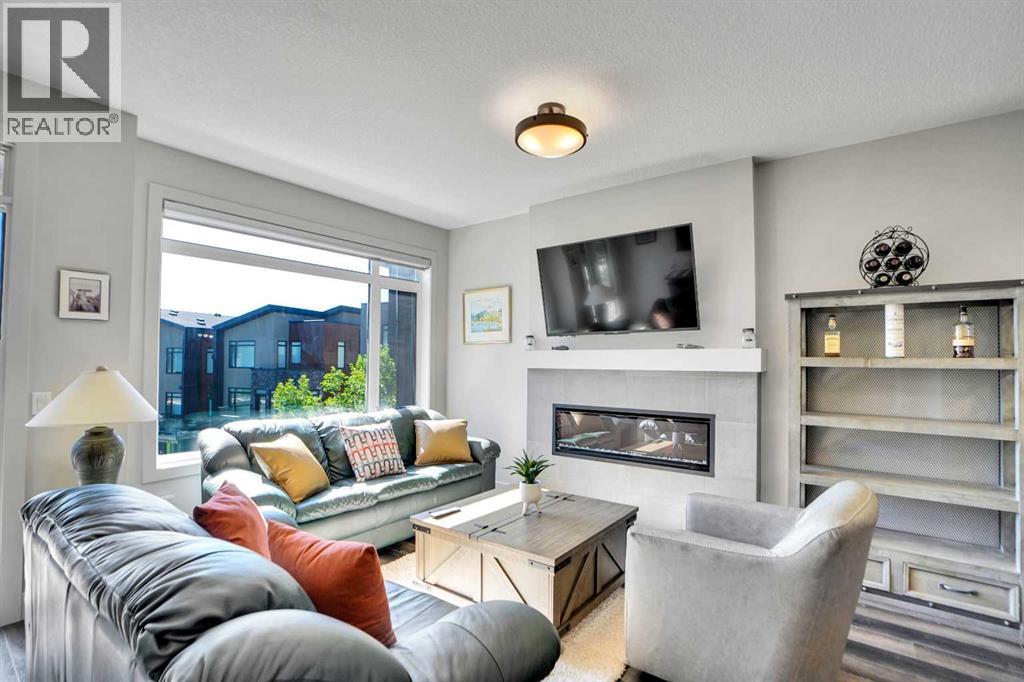 Single Family House for Sale in  Royal Elm Green NW Royal Oak Calgary 