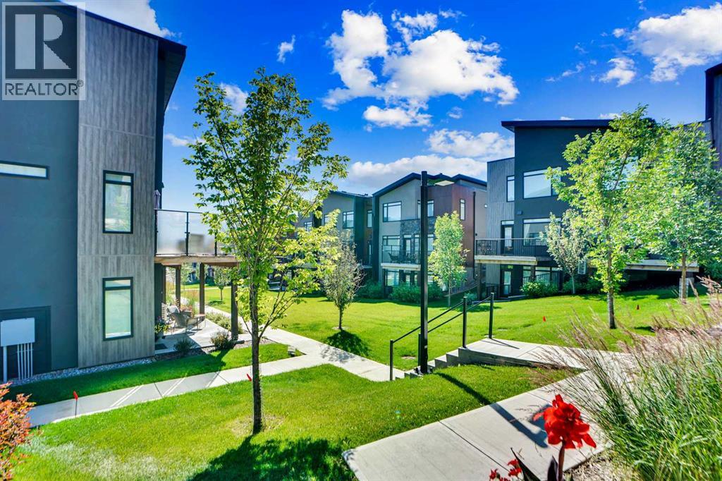 Single Family House for Sale in  Royal Elm Green NW Royal Oak Calgary 