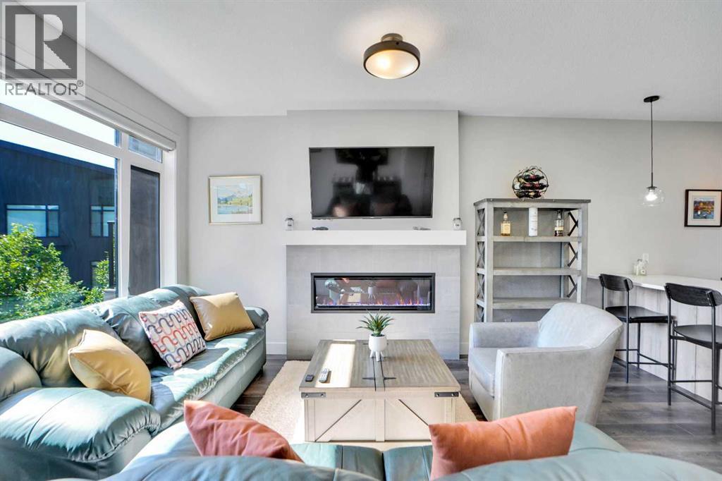 Single Family House for Sale in  Royal Elm Green NW Royal Oak Calgary 